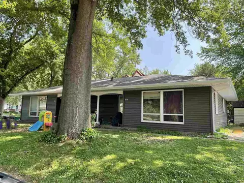 802 6th St, Coralville, IA 52241