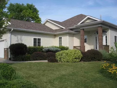 1071 Chamberlain Dr, Iowa City, IA 52240