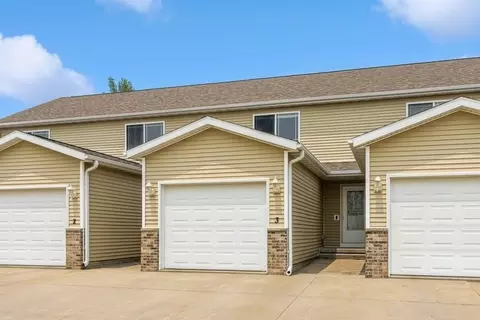 5841 Muirfield Dr SW, Cedar Rapids, IA 52404