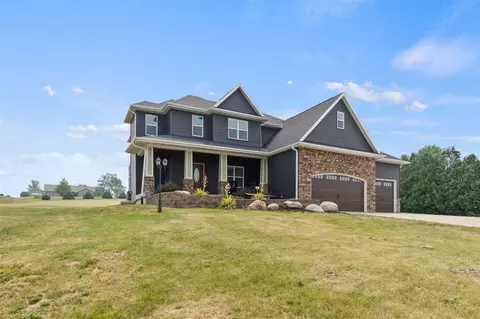 1140 Oriole Dr, Kalona, IA 52247