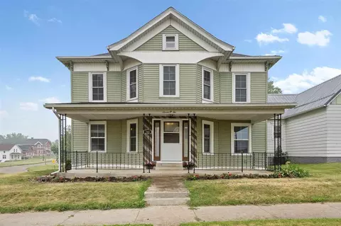 702 15th St, Belle Plaine, IA 52208