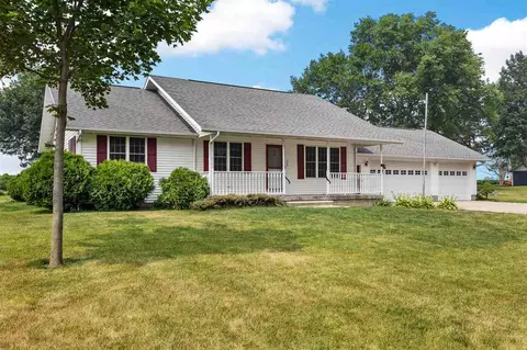 208 E 4th St, Mechanicsville, IA 52306