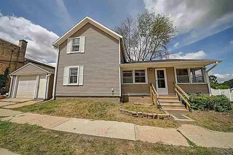 111 N Dubuque St, Solon, IA 52333