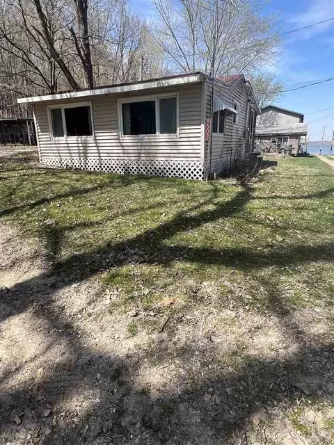 9503 F Ave, Wapello, IA 52653