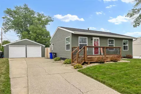 187 Day St NW, Cedar Rapids, IA 52405