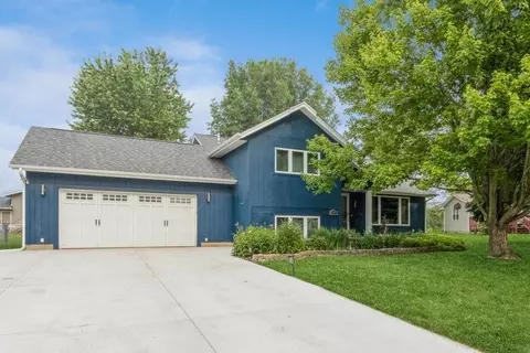 705 28th Ave, Amana, IA 52203