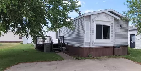 604 Beach View Dr, Iowa City, IA 52246