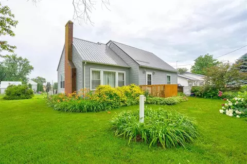 205 Hwy 22, Kinross, IA 52335