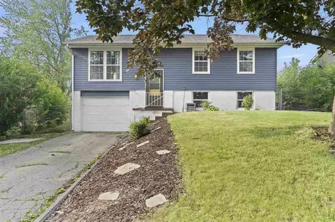 3105 Carriage Dr SW, Cedar Rapids, IA 52404