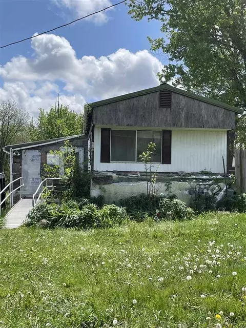 809 Locust St, Columbus Junction, IA 52738