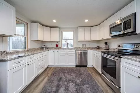 1397 Bertram St SE, Cedar Rapids, IA 52403 photo 2