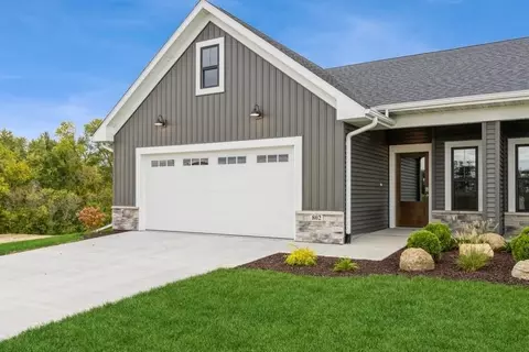 802 High Ridge Trl, Solon, IA 52333