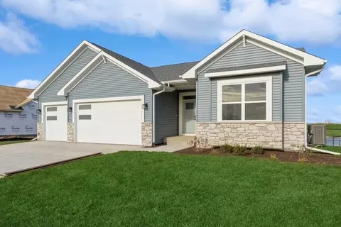 1108 High Ridge Trl, Solon, IA 52333