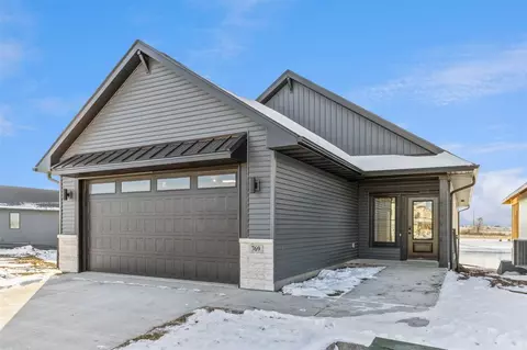 769 Clover Hill Dr, North Liberty, IA 52317
