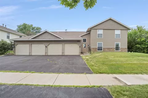 4131 Blue Jay Dr NE, Cedar Rapids, IA 52402