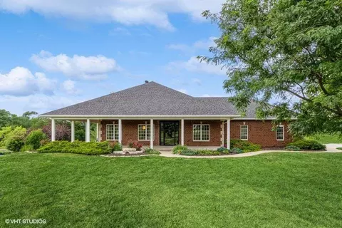 2339 Sterling Ct NE, Solon, IA 52333