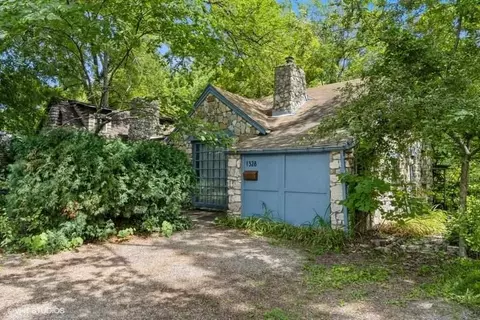 1328 Muscatine Ave, Iowa City, IA 52240