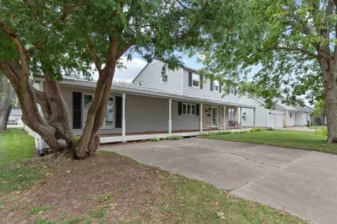 916 Prospect Pl, Washington, IA 52353