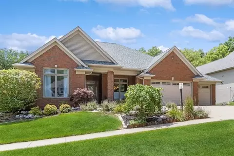 2040 Forest Hill Cir, Coralville, IA 52241
