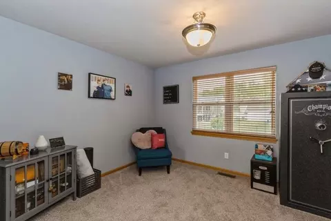 1630 North Dr, Ely, IA 52227 photo 8
