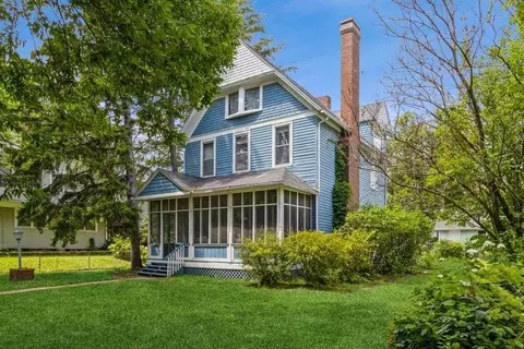 220 Church St, Iowa City, IA 52245