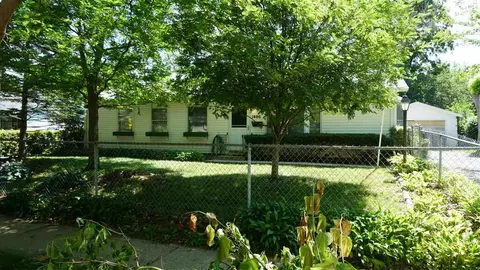 1406 Ash St, Iowa City, IA 52240
