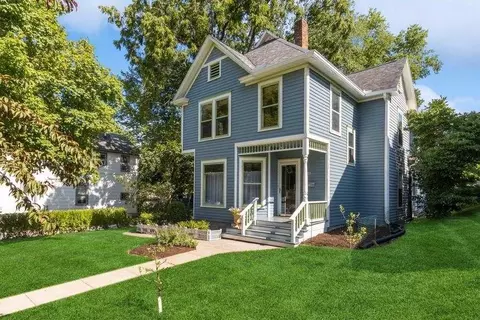 1123 E College St, Iowa City, IA 52240