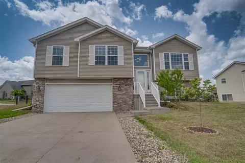 1455 Red Oak Dr, North Liberty, IA 52317