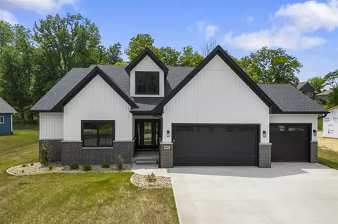 5602 Seminole Valley Trl NE, Cedar Rapids, IA 52411