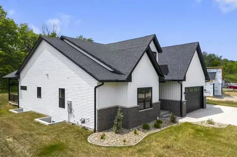 5602 Seminole Valley Trl NE, Cedar Rapids, IA 52411 photo 2