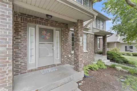 164 Broadmoor Ln, Iowa City, IA 52245