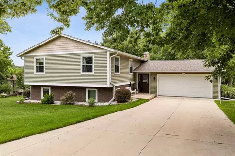 4055 Stewart Rd NE, Iowa City, IA 52240
