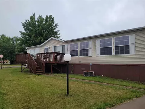 744 Bay Ridge Dr, Iowa City, IA 52246