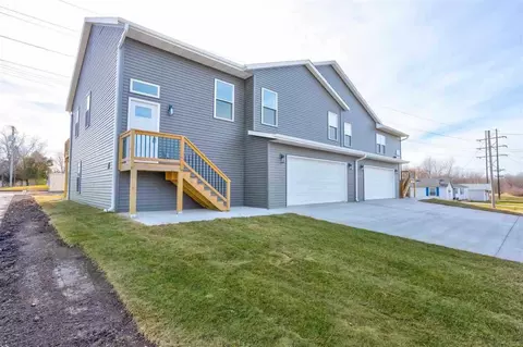 5 Circle Dr, Washington, IA 52353