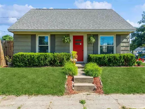 690 3rd Ave, Marion, IA 52302