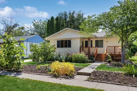 1011 6th Ave, Iowa City, IA 52240