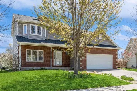 1033 Chamberlain Dr, Iowa City, IA 52240