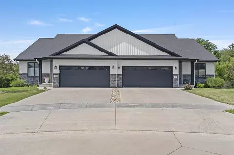 915 Summit Ct, Tiffin, IA 52340