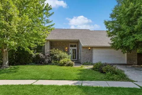 905 Saint Andrews Dr, North Liberty, IA 52317