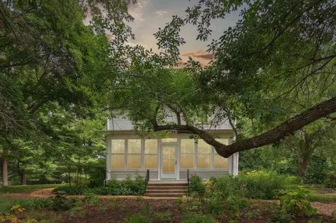 2912 Dubuque St NE, Iowa City, IA 52240
