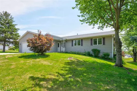 1313 Ashley Dr, Iowa City, IA 52246
