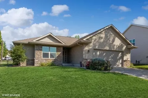 383 Arlington Dr, Iowa City, IA 52245
