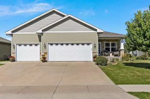135 N Sunset Dr, North Liberty, IA 52317