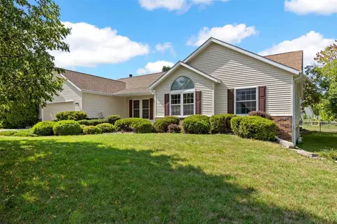 7404 Hampshire Dr, Cedar Rapids, IA 52402