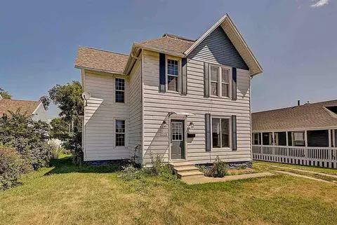 2120 8th Ave, Marion, IA 52302