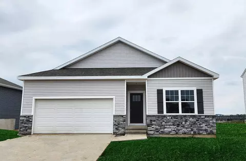 607 E Goldfinch Dr, Tiffin, IA 52340