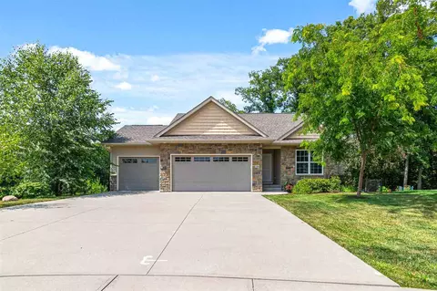 1184 Ryan Cir, Coralville, IA 52246