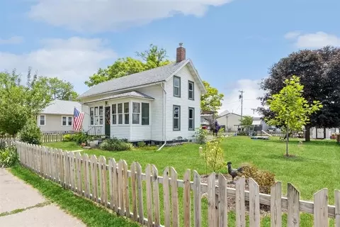 602 C Ave, Kalona, IA 52247