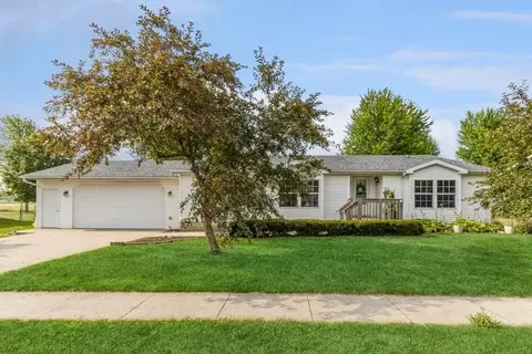 825 W Miller St, Marengo, IA 52301