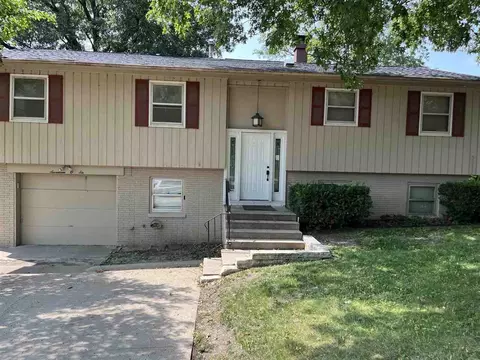 1706 10th St, Coralville, IA 52241